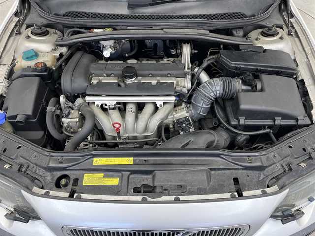ボルボ Ｖ７０ 滋賀県 2001(平13)年 10.4万km シルバーメタリック 禁煙車/スマートキー/スペアキー/黒革シート/シートヒーター/パワーシート/電動格納ミラー/エアコン/ポータブルナビ/カーオーディオ/純正アルミホイール