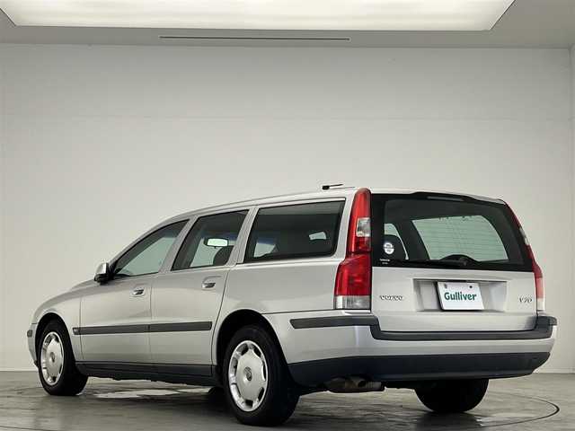 ボルボ Ｖ７０ 滋賀県 2001(平13)年 10.4万km シルバーメタリック 禁煙車/スマートキー/スペアキー/黒革シート/シートヒーター/パワーシート/電動格納ミラー/エアコン/ポータブルナビ/カーオーディオ/純正アルミホイール