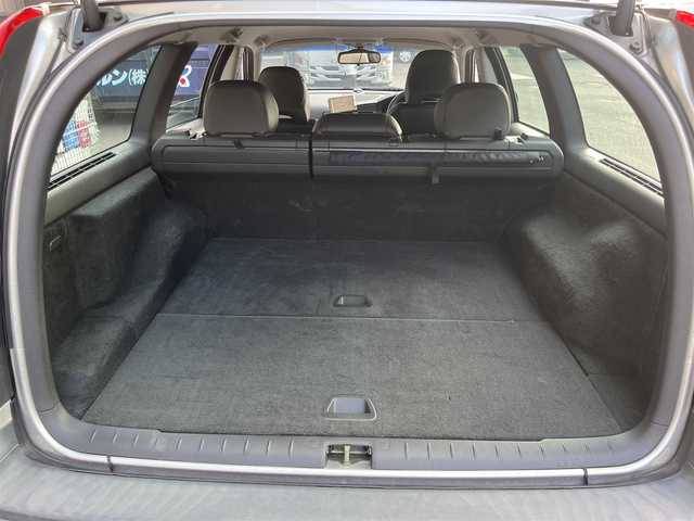 ボルボ Ｖ７０ 滋賀県 2001(平13)年 10.4万km シルバーメタリック 禁煙車/スマートキー/スペアキー/黒革シート/シートヒーター/パワーシート/電動格納ミラー/エアコン/ポータブルナビ/カーオーディオ/純正アルミホイール
