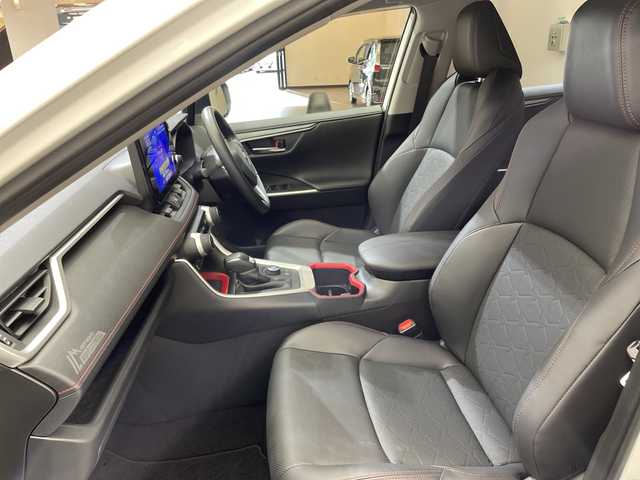 トヨタ ＲＡＶ４ アドベンチャー オフロードPKGⅡ 愛媛県 2024(令6)年 1.6万km スーパーホワイトⅡ 純正10.5インチナビ/Bluetooth/フルセグテレビ/バックカメラ/レーダークルーズコントロール/衝突被害軽減ブレーキ/レーンキープアシスト/前後コーナーセンサー/ブラインドスポットモニター/前後ドライブレコーダー/パワーシート/シートヒーター/シートエアコン/ETC/4WD/ルーフレール/LEDヘッドランプ/オートマチックハイビーム/オートライト/スペアキー/取扱説明書/保証書