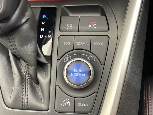 トヨタ ＲＡＶ４ アドベンチャー オフロードPKGⅡ 愛媛県 2024(令6)年 1.6万km スーパーホワイトⅡ 純正10.5インチナビ/Bluetooth/フルセグテレビ/バックカメラ/レーダークルーズコントロール/衝突被害軽減ブレーキ/レーンキープアシスト/前後コーナーセンサー/ブラインドスポットモニター/前後ドライブレコーダー/パワーシート/シートヒーター/シートエアコン/ETC/4WD/ルーフレール/LEDヘッドランプ/オートマチックハイビーム/オートライト/スペアキー/取扱説明書/保証書