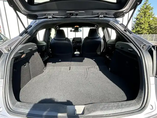 トヨタ Ｃ－ＨＲ G 大阪府 2016(平28)年 4万km メタルストリームM 純正９型ナビ/・CD/DVD/BT/フルセグ/追従クルーズコントロール/プリクラッシュセーフティ/シートヒーター/レザーシート/クリアランスソナー/ドライブレコーダー/ビルトインＥＴＣ/ＬＥＤライト/オートマチックハイビーム/バックカメラ/純正アルミ/スマートキー