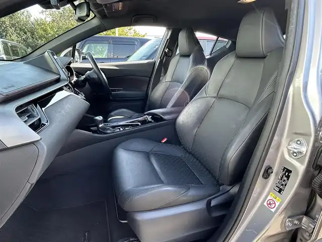 トヨタ Ｃ－ＨＲ G 大阪府 2016(平28)年 4万km メタルストリームM 純正９型ナビ/・CD/DVD/BT/フルセグ/追従クルーズコントロール/プリクラッシュセーフティ/シートヒーター/レザーシート/クリアランスソナー/ドライブレコーダー/ビルトインＥＴＣ/ＬＥＤライト/オートマチックハイビーム/バックカメラ/純正アルミ/スマートキー