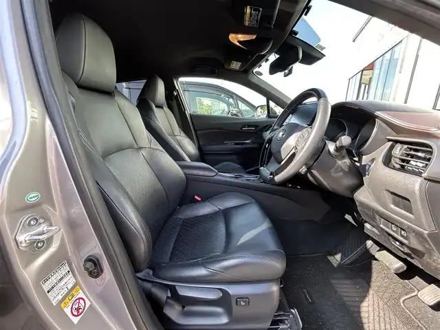 トヨタ Ｃ－ＨＲ G 大阪府 2016(平28)年 4万km メタルストリームM 純正９型ナビ/・CD/DVD/BT/フルセグ/追従クルーズコントロール/プリクラッシュセーフティ/シートヒーター/レザーシート/クリアランスソナー/ドライブレコーダー/ビルトインＥＴＣ/ＬＥＤライト/オートマチックハイビーム/バックカメラ/純正アルミ/スマートキー