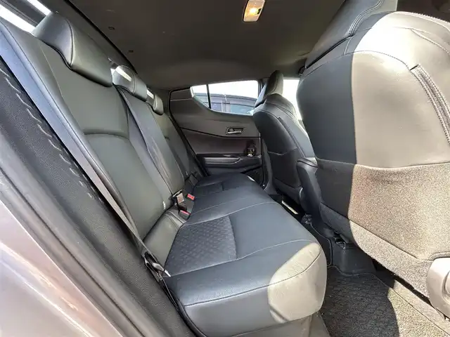 トヨタ Ｃ－ＨＲ G 大阪府 2016(平28)年 4万km メタルストリームM 純正９型ナビ/・CD/DVD/BT/フルセグ/追従クルーズコントロール/プリクラッシュセーフティ/シートヒーター/レザーシート/クリアランスソナー/ドライブレコーダー/ビルトインＥＴＣ/ＬＥＤライト/オートマチックハイビーム/バックカメラ/純正アルミ/スマートキー