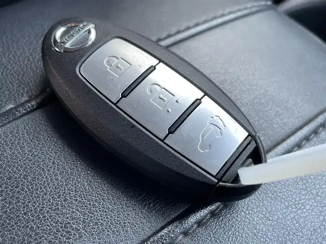 日産 エクストレイル 20X 佐賀県 2019(令1)年 5.5万km ダイヤモンドブラック ワンオーナー/純正ナビゲーション/・BT・USB・CD・SD・ipod・フルセグTV/アラウンドビゥーモニター/パワーバックドア/デジタルインナーミラー/前後ドライブレコーダー/ビルインETC/AUTOHOLD/電子パーキング/革巻きステアリング/ルーフレール/純正18インチアルミホイール/LEDヘッドライト/純正フロアマット/純正ドアバイザー/360°セーフティアシスト/・インテリジェント エマージェンシーブレーキ/・車線逸脱警報/・車線逸脱防止支援システム/・ハイビームアシスト/・ProPILOT/・衝突被害軽減システム