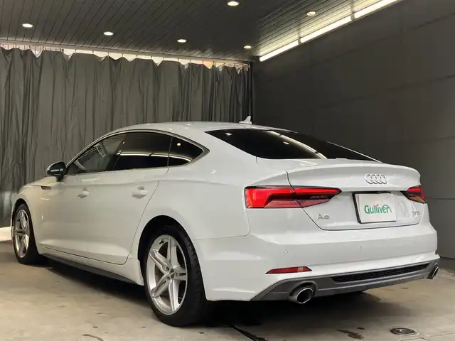 アウディ Ａ５ SB 2．0 TFSI スポーツ 東京都 2017(平29)年 3.3万km グレイシアホワイトメタリック 2000CCターボ/純正ナビゲーション/地上デジタルテレビ/Bカメラ/ETC DSRC/レーダークルーズコントロール/アクティブレーンアシスト/マトリクスLED/前席電動シート・シートヒーター/パワーバックドア/スマートキー/アイドリングストップ/アウディドライブセレクト/点検整備記録簿/・R23456年有/取扱説明書/純正アルミホイール18インチ/純正フロアマット