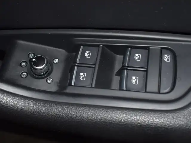 アウディ Ａ５ SB 2．0 TFSI スポーツ 東京都 2017(平29)年 3.3万km グレイシアホワイトメタリック 2000CCターボ/純正ナビゲーション/地上デジタルテレビ/Bカメラ/ETC DSRC/レーダークルーズコントロール/アクティブレーンアシスト/マトリクスLED/前席電動シート・シートヒーター/パワーバックドア/スマートキー/アイドリングストップ/アウディドライブセレクト/点検整備記録簿/・R23456年有/取扱説明書/純正アルミホイール18インチ/純正フロアマット