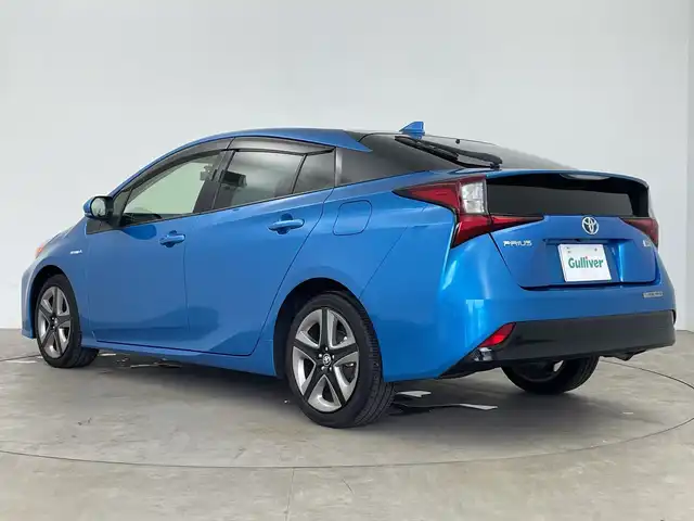トヨタ プリウス Sツーリングセレクション 鹿児島県 2019(平31)年 4万km 青 純正9インチ純正ナビ/(フルセグ/CD/DVD/Bluetooth)/前席シートヒーター/レーダークルーズコントロール/バックカメラ/衝突被害軽減システム/レーンキープアシスト/LEDヘッドライト/フォグランプ/革巻きステアリング/ステアリングスイッチ/ETC/前方ドライブレコーダー/純正フロアマット/スマートキー/プッシュスタート/純正17インチアルミホイール
