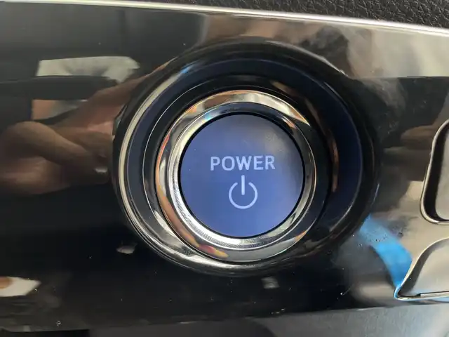 トヨタ プリウス Sツーリングセレクション 鹿児島県 2019(平31)年 4万km 青 純正9インチ純正ナビ/(フルセグ/CD/DVD/Bluetooth)/前席シートヒーター/レーダークルーズコントロール/バックカメラ/衝突被害軽減システム/レーンキープアシスト/LEDヘッドライト/フォグランプ/革巻きステアリング/ステアリングスイッチ/ETC/前方ドライブレコーダー/純正フロアマット/スマートキー/プッシュスタート/純正17インチアルミホイール