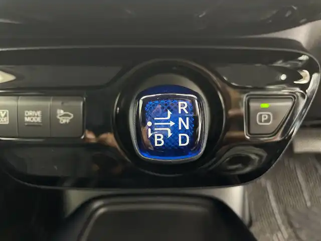 トヨタ プリウス Sツーリングセレクション 鹿児島県 2019(平31)年 4万km 青 純正9インチ純正ナビ/(フルセグ/CD/DVD/Bluetooth)/前席シートヒーター/レーダークルーズコントロール/バックカメラ/衝突被害軽減システム/レーンキープアシスト/LEDヘッドライト/フォグランプ/革巻きステアリング/ステアリングスイッチ/ETC/前方ドライブレコーダー/純正フロアマット/スマートキー/プッシュスタート/純正17インチアルミホイール