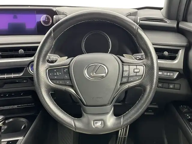 レクサス ＵＸ 250h Fスポーツ 新潟県 2021(令3)年 6.4万km ホワイトノーヴァガラスフレーク サンルーフ/メーカーナビ/(CD.DVD.SD.フルセグ.Bluetooth.Miracast)/パノラミックビューモニター/レクサスセーフティ/レーダークルーズコントロール/レーンキープアシスト/ブラインドスポットモニター/オートマチックハイビーム/革巻きステアリング/ステアリングリモコン/LEDオートライト/フォグランプ/コーナーセンサー/パワーバックドア/前後ドライブレコーダー/前席パワーシート.ヒーター/L_TEXスポーツシート/パドルシフト/ASC/プッシュスタート/スマートキー