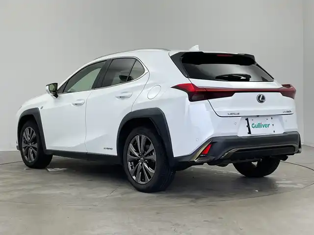 レクサス ＵＸ 250h Fスポーツ 新潟県 2021(令3)年 6.4万km ホワイトノーヴァガラスフレーク サンルーフ/メーカーナビ/(CD.DVD.SD.フルセグ.Bluetooth.Miracast)/パノラミックビューモニター/レクサスセーフティ/レーダークルーズコントロール/レーンキープアシスト/ブラインドスポットモニター/オートマチックハイビーム/革巻きステアリング/ステアリングリモコン/LEDオートライト/フォグランプ/コーナーセンサー/パワーバックドア/前後ドライブレコーダー/前席パワーシート.ヒーター/L_TEXスポーツシート/パドルシフト/ASC/プッシュスタート/スマートキー