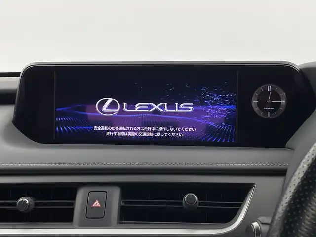 レクサス ＵＸ 250h Fスポーツ 新潟県 2021(令3)年 6.4万km ホワイトノーヴァガラスフレーク サンルーフ/メーカーナビ/(CD.DVD.SD.フルセグ.Bluetooth.Miracast)/パノラミックビューモニター/レクサスセーフティ/レーダークルーズコントロール/レーンキープアシスト/ブラインドスポットモニター/オートマチックハイビーム/革巻きステアリング/ステアリングリモコン/LEDオートライト/フォグランプ/コーナーセンサー/パワーバックドア/前後ドライブレコーダー/前席パワーシート.ヒーター/L_TEXスポーツシート/パドルシフト/ASC/プッシュスタート/スマートキー