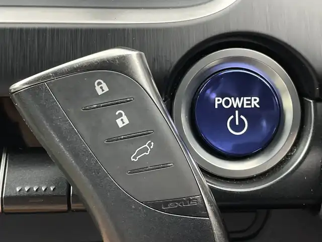 レクサス ＵＸ 250h Fスポーツ 新潟県 2021(令3)年 6.4万km ホワイトノーヴァガラスフレーク サンルーフ/メーカーナビ/(CD.DVD.SD.フルセグ.Bluetooth.Miracast)/パノラミックビューモニター/レクサスセーフティ/レーダークルーズコントロール/レーンキープアシスト/ブラインドスポットモニター/オートマチックハイビーム/革巻きステアリング/ステアリングリモコン/LEDオートライト/フォグランプ/コーナーセンサー/パワーバックドア/前後ドライブレコーダー/前席パワーシート.ヒーター/L_TEXスポーツシート/パドルシフト/ASC/プッシュスタート/スマートキー
