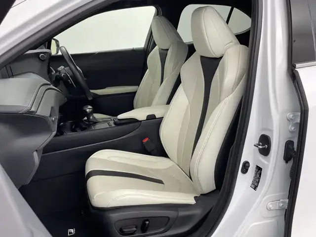 レクサス ＵＸ 250h Fスポーツ 新潟県 2021(令3)年 6.4万km ホワイトノーヴァガラスフレーク サンルーフ/メーカーナビ/(CD.DVD.SD.フルセグ.Bluetooth.Miracast)/パノラミックビューモニター/レクサスセーフティ/レーダークルーズコントロール/レーンキープアシスト/ブラインドスポットモニター/オートマチックハイビーム/革巻きステアリング/ステアリングリモコン/LEDオートライト/フォグランプ/コーナーセンサー/パワーバックドア/前後ドライブレコーダー/前席パワーシート.ヒーター/L_TEXスポーツシート/パドルシフト/ASC/プッシュスタート/スマートキー