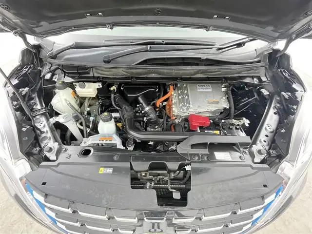 日産 セレナ e－パワー ハイウェイスター V 千葉県 2022(令4)年 1.6万km ダークメタルグレー 禁煙車/プロパイロット/インテリジェントエマージェンシーブレーキ/車両接近通報装置/ふらつき警報/純正10インチナビ/Bluetooth/CD/DVD/両側パワースライドドア/アラウンドビューモニター/LEDオートライト/純正15インチアルミホイール/アイドリングストップ/プッシュスタート/スマートキー/取扱説明書