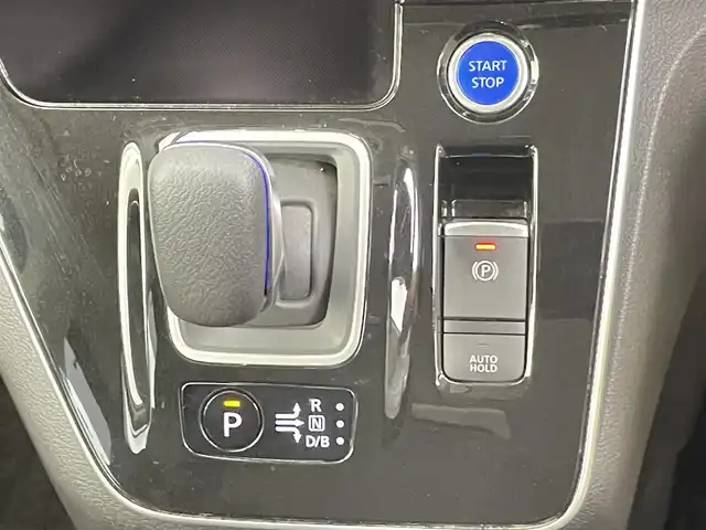 日産 セレナ e－パワー ハイウェイスター V 千葉県 2022(令4)年 1.6万km ダークメタルグレー 禁煙車/プロパイロット/インテリジェントエマージェンシーブレーキ/車両接近通報装置/ふらつき警報/純正10インチナビ/Bluetooth/CD/DVD/両側パワースライドドア/アラウンドビューモニター/LEDオートライト/純正15インチアルミホイール/アイドリングストップ/プッシュスタート/スマートキー/取扱説明書