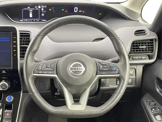 日産 セレナ e－パワー ハイウェイスター V 千葉県 2022(令4)年 1.6万km ダークメタルグレー 禁煙車/プロパイロット/インテリジェントエマージェンシーブレーキ/車両接近通報装置/ふらつき警報/純正10インチナビ/Bluetooth/CD/DVD/両側パワースライドドア/アラウンドビューモニター/LEDオートライト/純正15インチアルミホイール/アイドリングストップ/プッシュスタート/スマートキー/取扱説明書