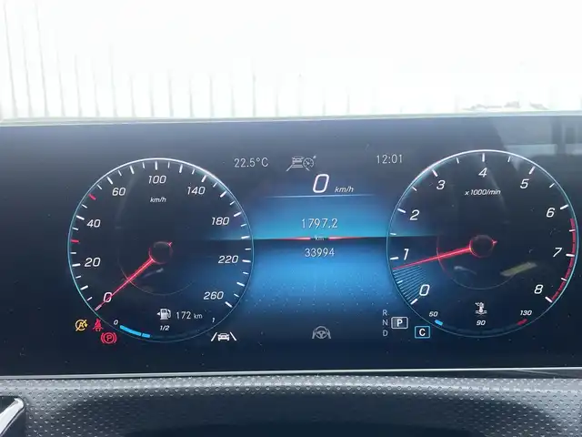 メルセデス・ベンツ Ａ１８０ AMG スタイル 三重県 2018(平30)年 3.4万km 黒 10.5インチコクピットディスプレイ/ナビ機能/Bluetooth/フルセグテレビ/バックカメラ/7AT/マルチビームLEDヘッドランプ/ボディ同色電動オート格納ドアミラー/プライバシーガラス/レーダーセーフティパッケージ/　＊緊急回避補助システム/クルーズコントロール/シートヒーター（運転席/助手席）/パワーシート（運転席/助手席）/キーレスゴー/プッシュスタート