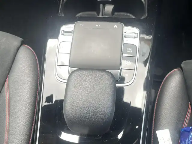 メルセデス・ベンツ Ａ１８０ AMG スタイル 三重県 2018(平30)年 3.4万km 黒 10.5インチコクピットディスプレイ/ナビ機能/Bluetooth/フルセグテレビ/バックカメラ/7AT/マルチビームLEDヘッドランプ/ボディ同色電動オート格納ドアミラー/プライバシーガラス/レーダーセーフティパッケージ/　＊緊急回避補助システム/クルーズコントロール/シートヒーター（運転席/助手席）/パワーシート（運転席/助手席）/キーレスゴー/プッシュスタート