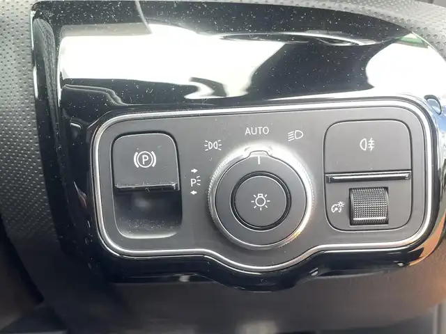 メルセデス・ベンツ Ａ１８０ AMG スタイル 三重県 2018(平30)年 3.4万km 黒 10.5インチコクピットディスプレイ/ナビ機能/Bluetooth/フルセグテレビ/バックカメラ/7AT/マルチビームLEDヘッドランプ/ボディ同色電動オート格納ドアミラー/プライバシーガラス/レーダーセーフティパッケージ/　＊緊急回避補助システム/クルーズコントロール/シートヒーター（運転席/助手席）/パワーシート（運転席/助手席）/キーレスゴー/プッシュスタート