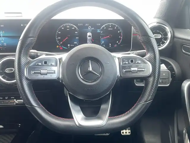 メルセデス・ベンツ Ａ１８０ AMG スタイル 三重県 2018(平30)年 3.4万km 黒 10.5インチコクピットディスプレイ/ナビ機能/Bluetooth/フルセグテレビ/バックカメラ/7AT/マルチビームLEDヘッドランプ/ボディ同色電動オート格納ドアミラー/プライバシーガラス/レーダーセーフティパッケージ/　＊緊急回避補助システム/クルーズコントロール/シートヒーター（運転席/助手席）/パワーシート（運転席/助手席）/キーレスゴー/プッシュスタート