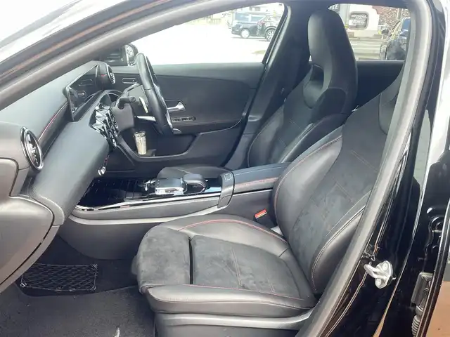 メルセデス・ベンツ Ａ１８０ AMG スタイル 三重県 2018(平30)年 3.4万km 黒 10.5インチコクピットディスプレイ/ナビ機能/Bluetooth/フルセグテレビ/バックカメラ/7AT/マルチビームLEDヘッドランプ/ボディ同色電動オート格納ドアミラー/プライバシーガラス/レーダーセーフティパッケージ/　＊緊急回避補助システム/クルーズコントロール/シートヒーター（運転席/助手席）/パワーシート（運転席/助手席）/キーレスゴー/プッシュスタート