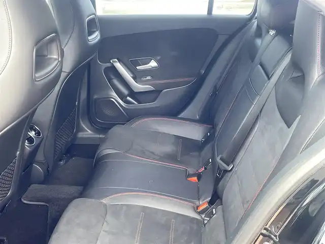 メルセデス・ベンツ Ａ１８０ AMG スタイル 三重県 2018(平30)年 3.4万km 黒 10.5インチコクピットディスプレイ/ナビ機能/Bluetooth/フルセグテレビ/バックカメラ/7AT/マルチビームLEDヘッドランプ/ボディ同色電動オート格納ドアミラー/プライバシーガラス/レーダーセーフティパッケージ/　＊緊急回避補助システム/クルーズコントロール/シートヒーター（運転席/助手席）/パワーシート（運転席/助手席）/キーレスゴー/プッシュスタート