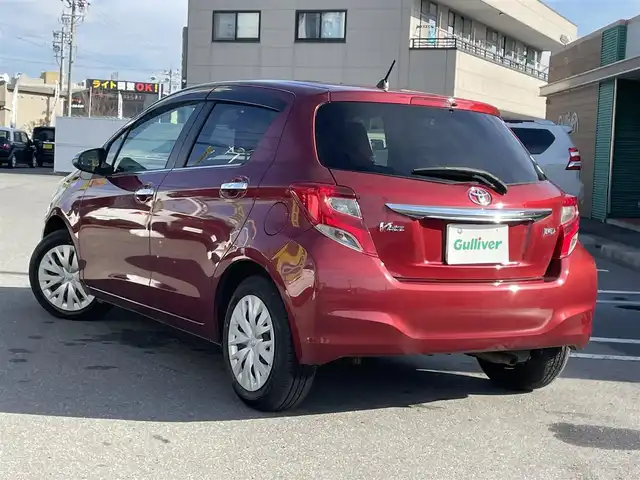 トヨタ ヴィッツ ジュエラ 長野県 2015(平27)年 5.1万km 赤 取扱説明書/保証書/ワンセグテレビ/AM/FM/Bluetooth/バックカメラ/スペアキー/スマートキー/パワーウィンドウ/純正フロアマット/プッシュスタート/ドアバイザー/nanoe/アイドリングストップ/ETC/LEDヘッドライト/オートライト