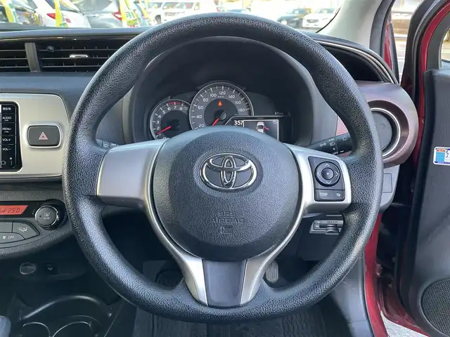 トヨタ ヴィッツ ジュエラ 長野県 2015(平27)年 5.1万km 赤 取扱説明書/保証書/ワンセグテレビ/AM/FM/Bluetooth/バックカメラ/スペアキー/スマートキー/パワーウィンドウ/純正フロアマット/プッシュスタート/ドアバイザー/nanoe/アイドリングストップ/ETC/LEDヘッドライト/オートライト