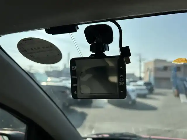 スズキ アルト X 福岡県 2015(平27)年 5.7万km ピュアレッド/ミディアムグレー 衝突被害軽減ブレーキ/前方ドラレコ/社外ETC/スマートキー/純正フロアマット/純正AW/アイドリングストップ/PanasonicSDナビ/・BT/・ワンセグTV/・CD/DVD