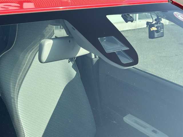 スズキ アルト X 福岡県 2015(平27)年 5.7万km ピュアレッド/ミディアムグレー 衝突被害軽減ブレーキ/前方ドラレコ/社外ETC/スマートキー/純正フロアマット/純正AW/アイドリングストップ/PanasonicSDナビ/・BT/・ワンセグTV/・CD/DVD