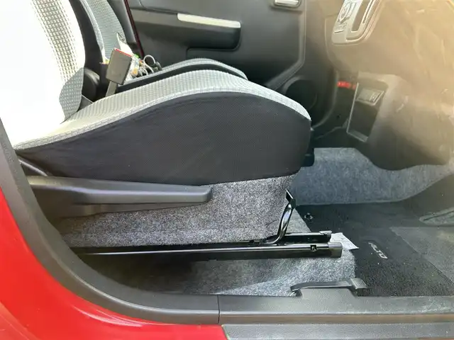 スズキ アルト X 福岡県 2015(平27)年 5.7万km ピュアレッド/ミディアムグレー 衝突被害軽減ブレーキ/前方ドラレコ/社外ETC/スマートキー/純正フロアマット/純正AW/アイドリングストップ/PanasonicSDナビ/・BT/・ワンセグTV/・CD/DVD