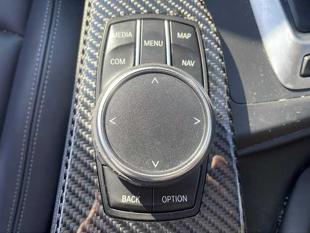 ＢＭＷ Ｍ３ セダン 福岡県 2018(平30)年 2.9万km アルピンホワイトⅢ 純正メーカーナビ/（Ｂｌｕｅｔｏｏｔｈ・ＴＶ・ＣＤ・ＤＶＤ・ＦＭ・ＡＭ）　/ビルトインＥＴＣ　/クルーズコントロール/ヘッドアップディスプレイ/前後ドライブレコーダー　/レザーシート　/前席シートヒーター　/前席パワーシート/運転席メモリーシート/MTモード付AT車/電動リアゲート/バックカメラ/USBポート/プッシュスタートボタン/スマートキー/スペアキー1本/純正フロアマット/保証書/取扱説明書