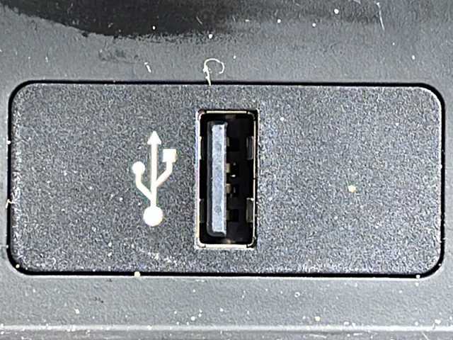 ＢＭＷ Ｍ３ セダン 福岡県 2018(平30)年 2.9万km アルピンホワイトⅢ 純正メーカーナビ/（Ｂｌｕｅｔｏｏｔｈ・ＴＶ・ＣＤ・ＤＶＤ・ＦＭ・ＡＭ）　/ビルトインＥＴＣ　/クルーズコントロール/ヘッドアップディスプレイ/前後ドライブレコーダー　/レザーシート　/前席シートヒーター　/前席パワーシート/運転席メモリーシート/MTモード付AT車/電動リアゲート/バックカメラ/USBポート/プッシュスタートボタン/スマートキー/スペアキー1本/純正フロアマット/保証書/取扱説明書