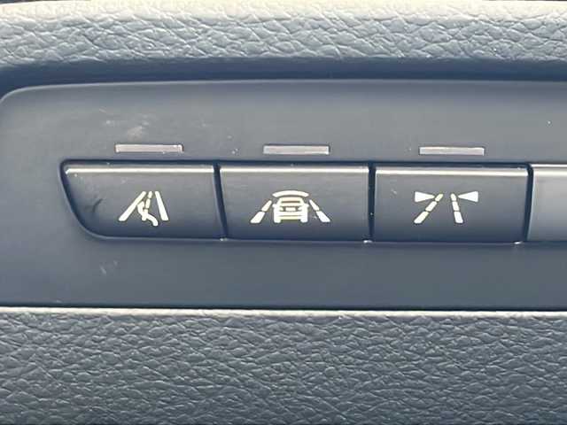 ＢＭＷ Ｍ３ セダン 福岡県 2018(平30)年 2.9万km アルピンホワイトⅢ 純正メーカーナビ/（Ｂｌｕｅｔｏｏｔｈ・ＴＶ・ＣＤ・ＤＶＤ・ＦＭ・ＡＭ）　/ビルトインＥＴＣ　/クルーズコントロール/ヘッドアップディスプレイ/前後ドライブレコーダー　/レザーシート　/前席シートヒーター　/前席パワーシート/運転席メモリーシート/MTモード付AT車/電動リアゲート/バックカメラ/USBポート/プッシュスタートボタン/スマートキー/スペアキー1本/純正フロアマット/保証書/取扱説明書