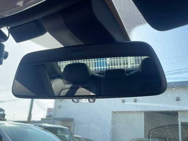 ＢＭＷ Ｍ３ セダン 福岡県 2018(平30)年 2.9万km アルピンホワイトⅢ 純正メーカーナビ/（Ｂｌｕｅｔｏｏｔｈ・ＴＶ・ＣＤ・ＤＶＤ・ＦＭ・ＡＭ）　/ビルトインＥＴＣ　/クルーズコントロール/ヘッドアップディスプレイ/前後ドライブレコーダー　/レザーシート　/前席シートヒーター　/前席パワーシート/運転席メモリーシート/MTモード付AT車/電動リアゲート/バックカメラ/USBポート/プッシュスタートボタン/スマートキー/スペアキー1本/純正フロアマット/保証書/取扱説明書