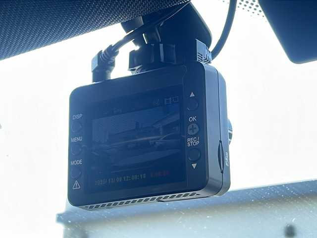 ＢＭＷ Ｍ３ セダン 福岡県 2018(平30)年 2.9万km アルピンホワイトⅢ 純正メーカーナビ/（Ｂｌｕｅｔｏｏｔｈ・ＴＶ・ＣＤ・ＤＶＤ・ＦＭ・ＡＭ）　/ビルトインＥＴＣ　/クルーズコントロール/ヘッドアップディスプレイ/前後ドライブレコーダー　/レザーシート　/前席シートヒーター　/前席パワーシート/運転席メモリーシート/MTモード付AT車/電動リアゲート/バックカメラ/USBポート/プッシュスタートボタン/スマートキー/スペアキー1本/純正フロアマット/保証書/取扱説明書