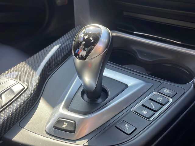 ＢＭＷ Ｍ３ セダン 福岡県 2018(平30)年 2.9万km アルピンホワイトⅢ 純正メーカーナビ/（Ｂｌｕｅｔｏｏｔｈ・ＴＶ・ＣＤ・ＤＶＤ・ＦＭ・ＡＭ）　/ビルトインＥＴＣ　/クルーズコントロール/ヘッドアップディスプレイ/前後ドライブレコーダー　/レザーシート　/前席シートヒーター　/前席パワーシート/運転席メモリーシート/MTモード付AT車/電動リアゲート/バックカメラ/USBポート/プッシュスタートボタン/スマートキー/スペアキー1本/純正フロアマット/保証書/取扱説明書