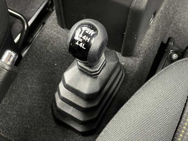 スズキ ジムニー XC 大阪府 2020(令2)年 3.6万km ブルーイッシュブラックパール3 社外7V型ナビ(KENWOOD)/【フルセグTV/Bluetooth/CD/DVD/FM/AM/USB】/衝突軽減システム/クルーズコントロール/車線逸脱防止機能/オートハイビーム/ヒルホールドコントロール/ヒルディセントコントロール/ヘッドライトウォッシャー/ヒーテッドミラー/D/N席シートヒーター/社外16インチAW/背面タイヤ/スマートキー/スペアキー1本/プッシュスタート/AAC