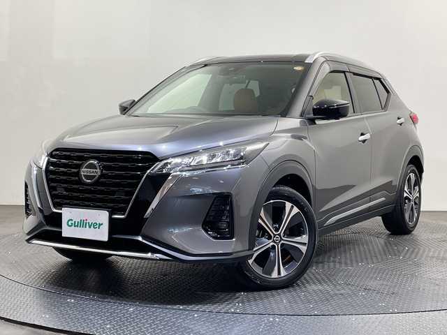 日産 キックス X ツートーンインテリアED 愛媛県 2021(令3)年 1.8万km ダークメタルグレー/ピュアブラック 2トーン 純正ディスプレイオーディオ/Ｂｌｕｅｔｏｏｔｈ／ＵＳＢ/全方位カメラ/レーダークルーズコントロール/衝突軽減ブレーキ/ＥＴＣ/前方ドライブレコーダー/ＤＮ席シートヒーター/前後コーナーセンサー/レーンキープアシスト/LEDヘッドライト