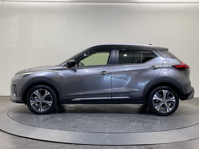 日産 キックス X ツートーンインテリアED 愛媛県 2021(令3)年 1.8万km ダークメタルグレー/ピュアブラック 2トーン 純正ディスプレイオーディオ/Ｂｌｕｅｔｏｏｔｈ／ＵＳＢ/全方位カメラ/レーダークルーズコントロール/衝突軽減ブレーキ/ＥＴＣ/前方ドライブレコーダー/ＤＮ席シートヒーター/前後コーナーセンサー/レーンキープアシスト/LEDヘッドライト