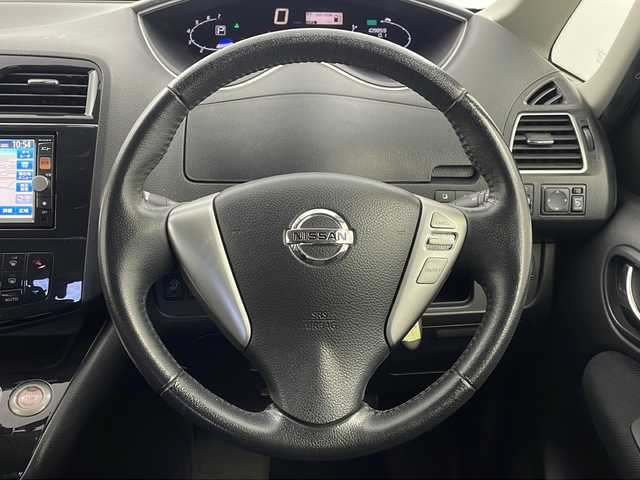 日産 セレナ ハイウェイスター Vセレクション 栃木県 2012(平24)年 11万km スーパーブラック 社外フリップダウンモニター(Pioneer)/純正SDナビ(MC311D-W)/ Bluetooth/フルセグTV・/SD/CD/DVD/バックカメラ/クルーズコントロール/両側パワースライドドア/リアガラスサンシェード/ビルトインETC/HIDヘッドライト/フォグランプ/プッシュスタート/フロアマット/社外5インチアルミホイール/純正16インチアルミホイールセット積込(タイヤ溝無)/スマートキー×2本/保証書、取扱説明書