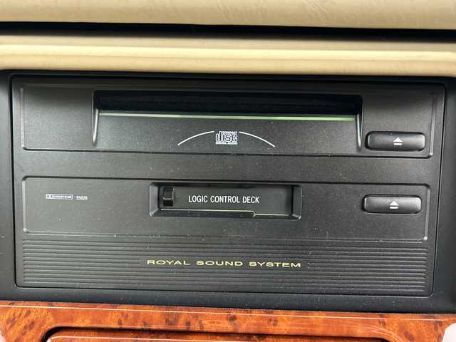 トヨタ クラウン エステート アスリート 埼玉県 2000(平12)年 3.1万km ホワイトパールクリスタルシャイン/シルバーM 純正HDDナビ/（ＡＭ／ＦＭ／ＤＶＤ／ＣＤ／アナログＴＶ）/純正アルミホイール/純正フロアマット/デジタルインナーミラー/バックカメラ/パワーシートＤＮ席/オートエアコン/オートライト/キセノンライト/Ｗエアバック/スペア2本