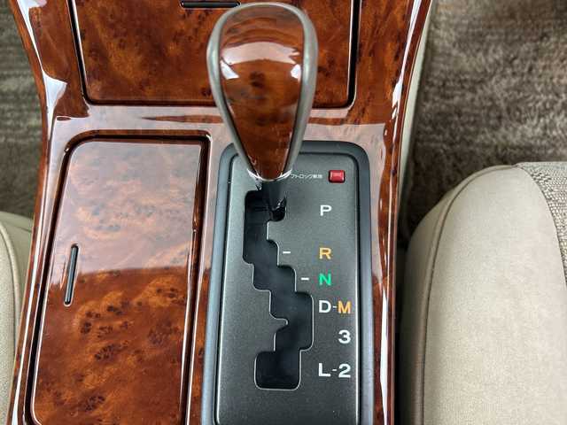 トヨタ クラウン エステート アスリート 埼玉県 2000(平12)年 3.1万km ホワイトパールクリスタルシャイン/シルバーM 純正HDDナビ/（ＡＭ／ＦＭ／ＤＶＤ／ＣＤ／アナログＴＶ）/純正アルミホイール/純正フロアマット/デジタルインナーミラー/バックカメラ/パワーシートＤＮ席/オートエアコン/オートライト/キセノンライト/Ｗエアバック/スペア2本