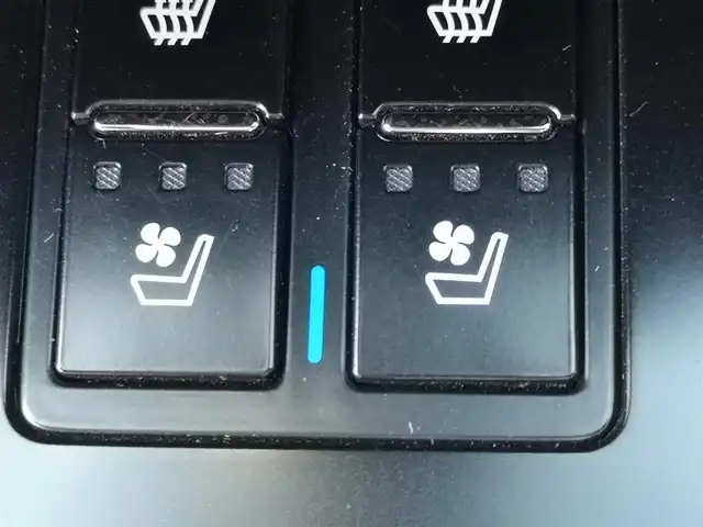 レクサス ＲＸ 200t Fスポーツ 茨城県 2017(平29)年 4.3万km ホワイトノーヴァガラスフレーク 純正ナビ/【AM・FM・DISC・SD・USB・BT・AUX・TV】/サンルーフ/パワーシート/シートメモリ/シートヒーター/エアシート/ステアリングヒーター/電動リアゲート/HUD/BSM/センターデフロック/レーダークルコン/ETC2.0/全方位カメラ/前方ドラレコ/前後コーナーセンサー/パドルシフト/100V電源