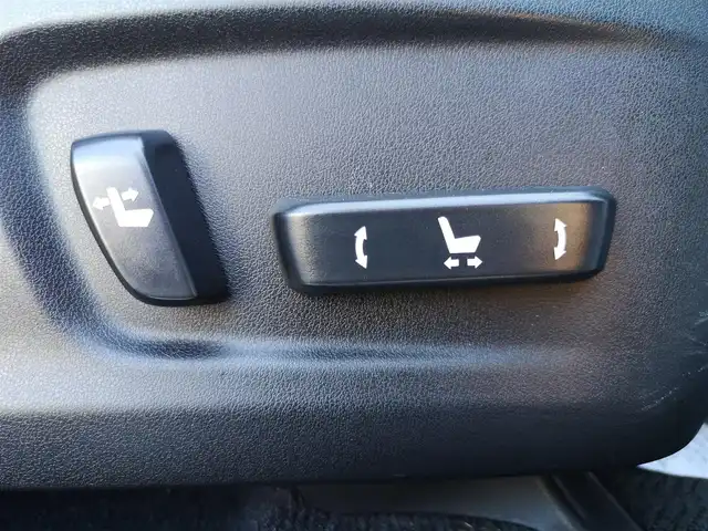 レクサス ＲＸ 200t Fスポーツ 茨城県 2017(平29)年 4.3万km ホワイトノーヴァガラスフレーク 純正ナビ/【AM・FM・DISC・SD・USB・BT・AUX・TV】/サンルーフ/パワーシート/シートメモリ/シートヒーター/エアシート/ステアリングヒーター/電動リアゲート/HUD/BSM/センターデフロック/レーダークルコン/ETC2.0/全方位カメラ/前方ドラレコ/前後コーナーセンサー/パドルシフト/100V電源