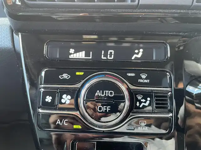 ダイハツ タント カスタム RS 熊本県 2023(令5)年 0.9万km クールバイオレットクリスタルシャイン 純正ナビ/・AM/FM/CD/DVD/SD/USB/iPod/HDMI/BT/・フルセグTV/バックカメラ/車線逸脱警報機能/前後コーナーセンサー/レーンキープアシスト/革巻きステアリング/・ステアリングスイッチ/オートライト/・LEDライト/・フォグランプ/ハーフレザーシート/・D/N席シートヒーター/電動格納ミラー/・ウィンカーミラー/前後ドライブレコーダー（ZDR035）/電動サイドブレーキ/・ホールドボタン/純正ドアバイザー/純正フロアマット/純正アルミホイール/スマートキー