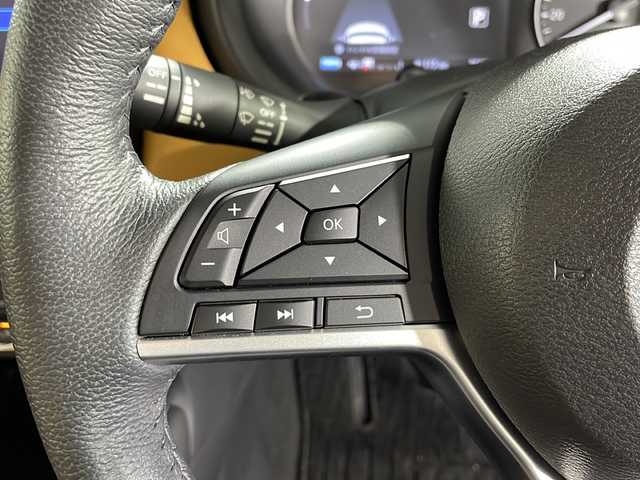 日産 キックス X ツートーンインテリアED 神奈川県 2021(令3)年 4万km ホワイト 純正9型SDナビゲーション【MM323D-L】/フルセグ　AM FM CD DVD　MUSICSTOCKER USB　SD　Bluetooth　/インテリジェントアラウンドビューモニター/インテリジェントルームミラー/セーフティアシスト/プロパイロット　/レーダークルーズコントロール/インテリジェントエマージェンシーブレーキ/インテリジェントLI【車線逸脱防止支援システム】/踏み間違い防止アシスト/ハイビームアシスト/ツートーン合皮シート/前席シートヒーター/革巻きステアリング/ステアリングヒーター/SOSコール/ビルトインETC/リアヒーターダクト/前後ソナー/全席USB電源ソケット/ブルーLEDプッシュパワースターター/インテリジェントキー/シルバールーフレール/LEDヘッドランプ/インテリジェントオートライト/純正17インチアルミホイール